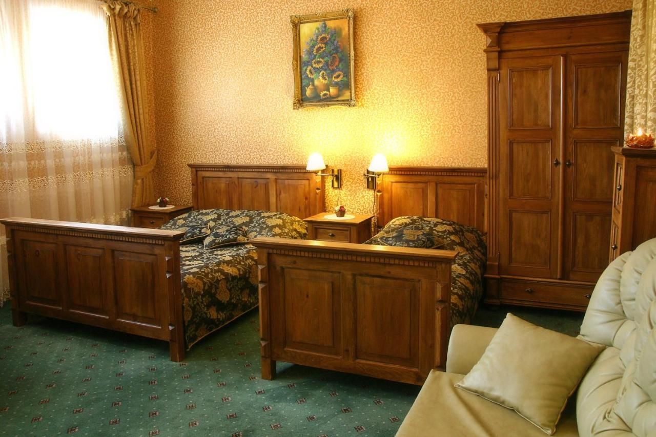 Отель Hotel Zameczek Ксёнж-Вельки-16