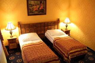 Отель Hotel Zameczek Ксёнж-Вельки Двухместный номер с 1 кроватью или 2 отдельными кроватями-1